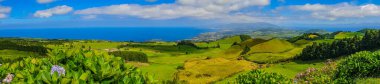 Sao Miguel Adası ve Atlantik Okyanusu üzerindeki güzel manzara, Azores