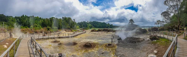 Vista panoramica delle sorgenti termali, Lake Furnas. Sao Miguel, Azzorre. Lagoa das Furnas sorgenti termali. — Foto Stock