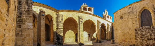 Collegiate Kilisesi, Santa Maria de los Reales Alcazares Bazilikası, Ubeda, Jaen Eyaleti, Endülüs, İspanya. Unesco 'dan Dünya Mirası Sitesi. — Stok fotoğraf