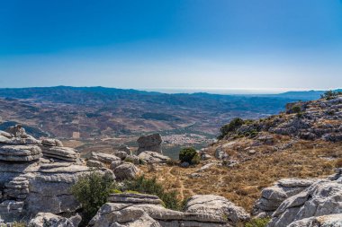 Park El Torcal de Antequera alışılmadık şekilleriyle tanınır ve en etkileyici karst manzaralarından biridir..