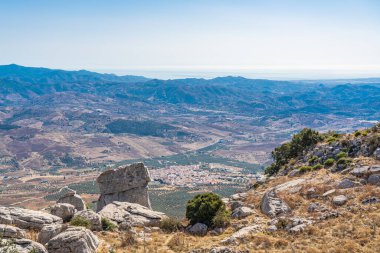 Park El Torcal de Antequera alışılmadık şekilleriyle tanınır ve en etkileyici karst manzaralarından biridir..
