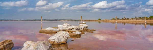 Rocks Pink Salt Lake Laguna Rosa Torrevieja Reflection Water Clouds — Fotografia de Stock