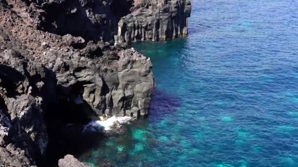 Kustlijn Van Lava Rotsen Met Kristalhelder Water Azoren Eiland — Stockvideo