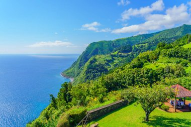 Bakış açısı Ponta do Sossego, Sao Miguel Adası, Azores, Portekiz. Miradouro da Ponta do Sossego Nordeste, Sao Miguel, Azores, Portekiz.