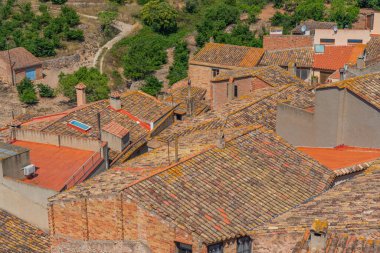 Pratdip, Katalunya İspanya 'daki eski İspanyol evlerinin çatıları, kapatın.