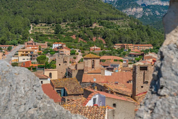 Techos Casas Antiguas Con Torre Iglesia Pratdip Catalunya España Bosque —  Fotos de Stock