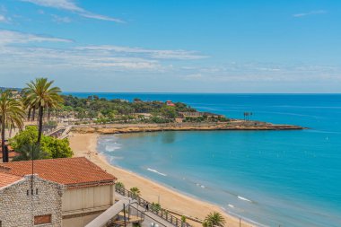 Haziran ayında İspanya 'da Tarragona' daki El Miracle Sahili manzarası.