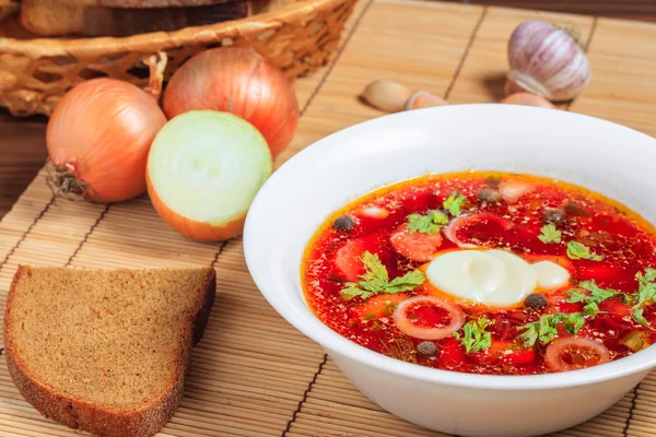 Borsch bielorruso sobre la mesa — Foto de Stock