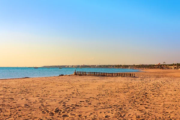 Spiaggia di sabbia sul Mar Rosso — Foto Stock