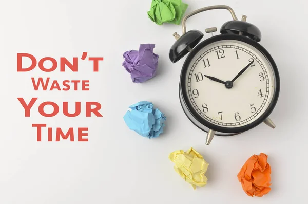 Não Desperdice Seu Tempo Escrito Com Despertador Lixo Papel Fundo — Fotografia de Stock