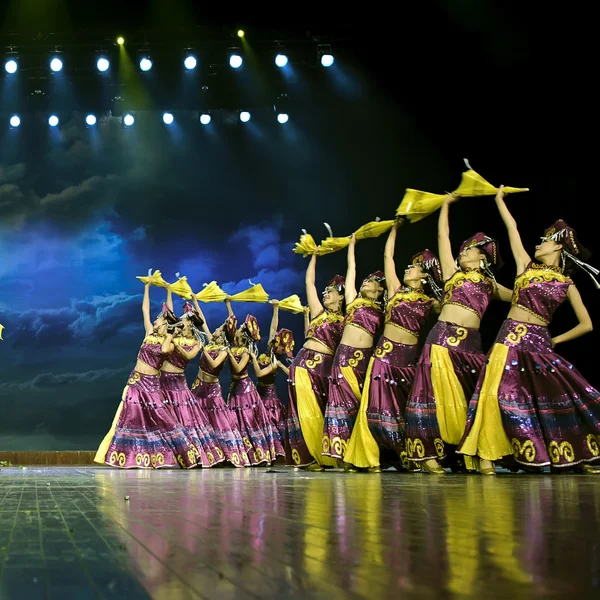 Chinese ethnic dance of Yi nationality — Stock Photo, Image