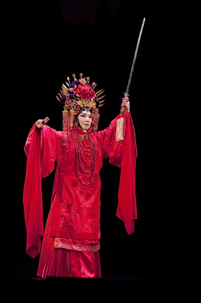 Pretty chinese traditional opera actress with theatrical costume — Stock Photo, Image