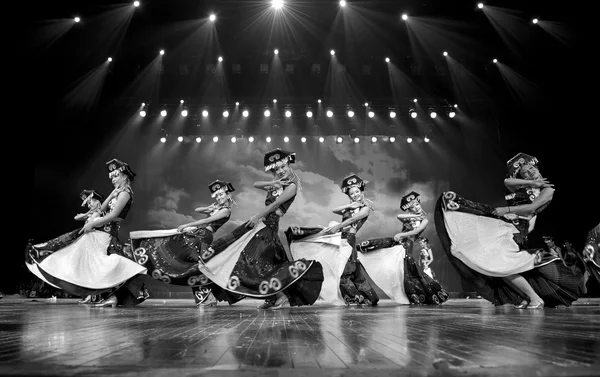 Dança étnica chinesa de nacionalidade Yi — Fotografia de Stock