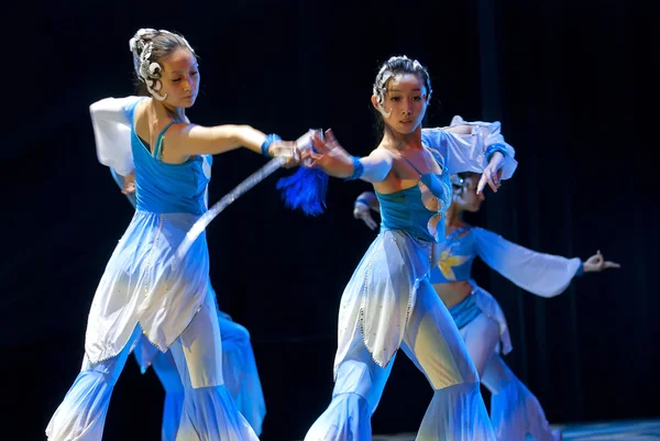 Chinese dancing girls — Stock Photo, Image