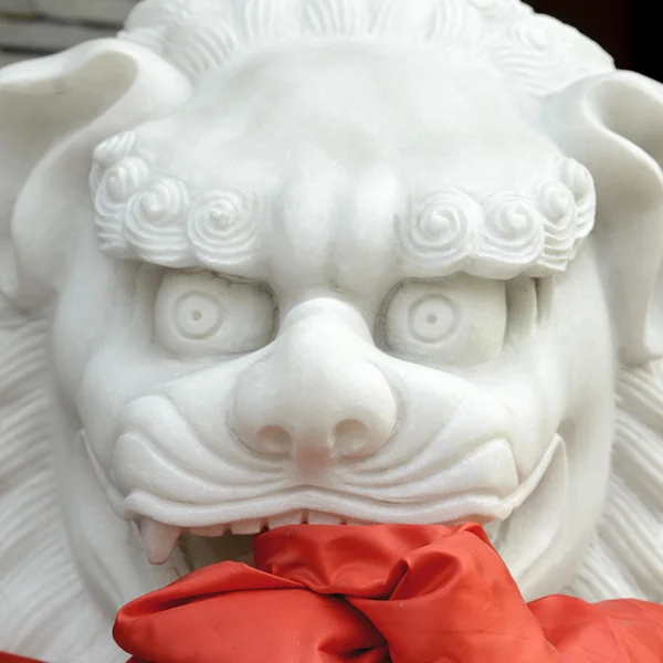 Chinese traditional sculpture lion with red silk — Stock Photo, Image