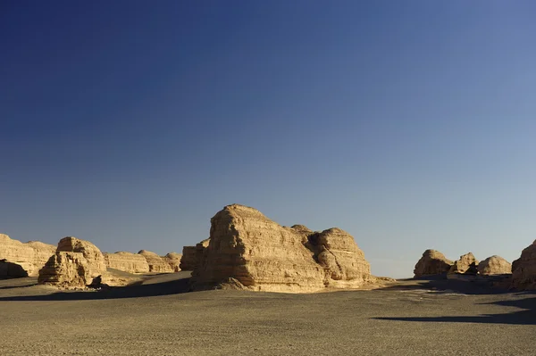 Уникальная поверхность земли Ядан в пустыне Гоби в Дуньхуане, Китай — стоковое фото