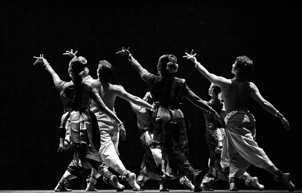 Indische Bharatanatyam Tänzerin — Stockfoto