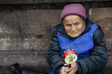 yaşlı kadın portresi