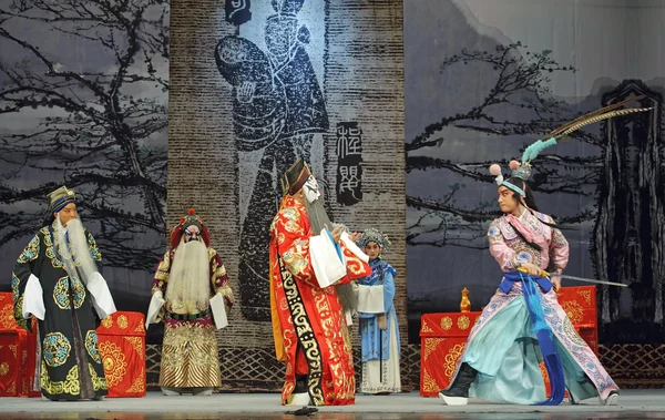 中国传统戏曲演员与舞台表演服装 — 图库照片