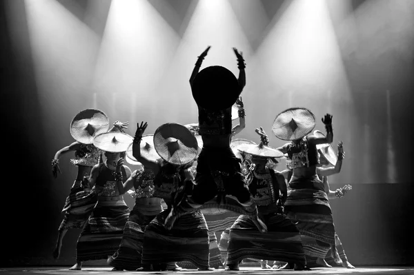 Chinese national dancers — Stock Photo, Image