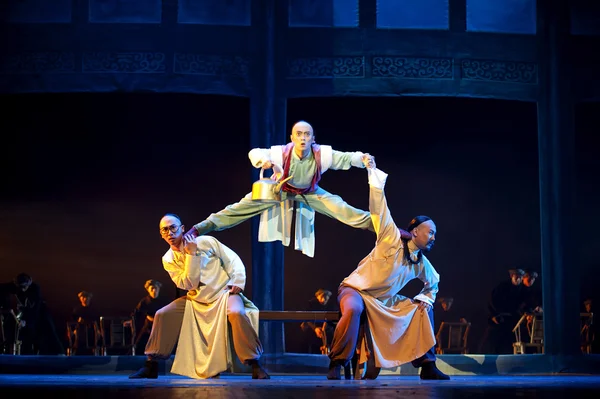 Chinese national dancers perform on stage — Stock Photo, Image