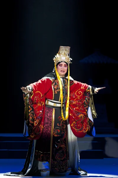 Ator de ópera tradicional chinesa com traje teatral — Fotografia de Stock