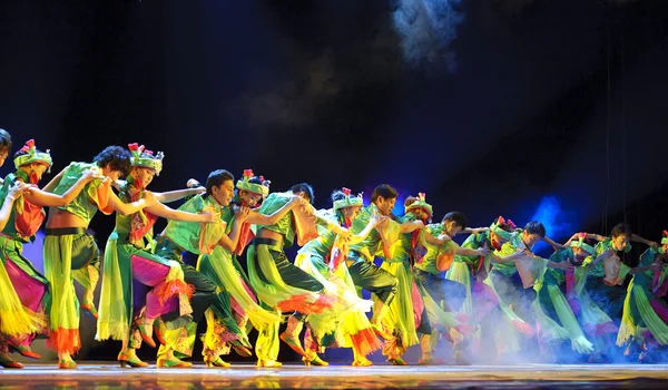 Κινεζική Qiang εθνοτικές χορού — Φωτογραφία Αρχείου