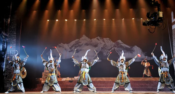 Китайський тибетських етнічних танцюристів — стокове фото