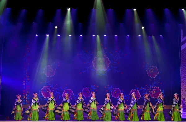 Chinese Tibetan ethnic dance — Stock Photo, Image