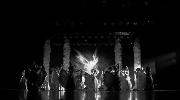 Dança étnica chinesa de nacionalidade Yi — Fotografia de Stock