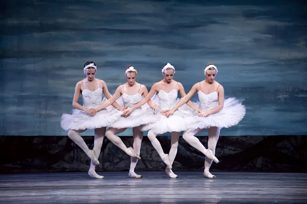 Bailarines de ballet bonitos — Foto de Stock