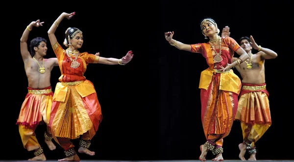 Indian Bharatanatyam dancers — Stock Photo, Image