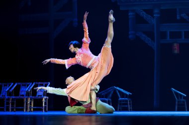 güzel Çin Ulusal dansçı