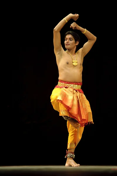 Indische Bharatanatyam Tänzerin — Stockfoto