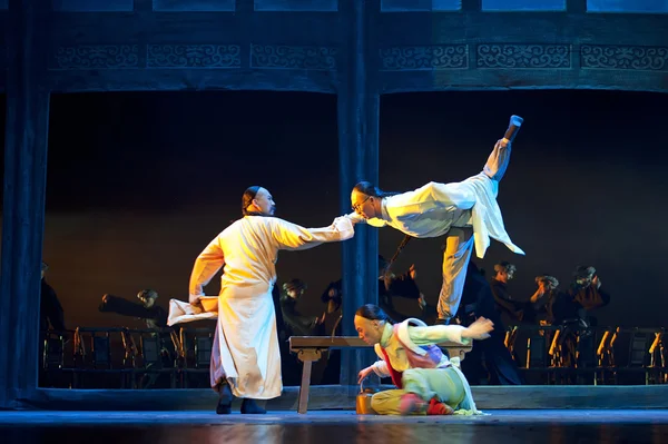 Chinese national dancers perform on stage — Stock Photo, Image