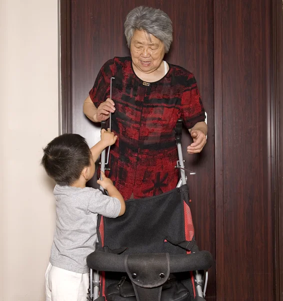 Bebé y abuela — Foto de Stock