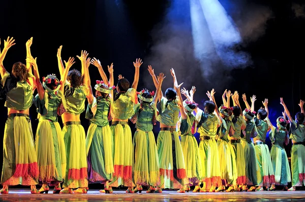 Danseurs ethniques Qiang chinois — Photo