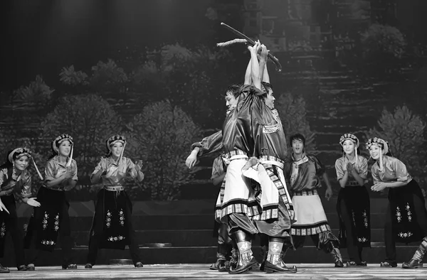 Dançarinos étnicos tibetanos chineses — Fotografia de Stock