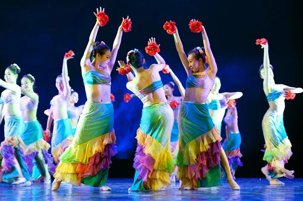 Pretty modern dancing girl — Stock Photo, Image