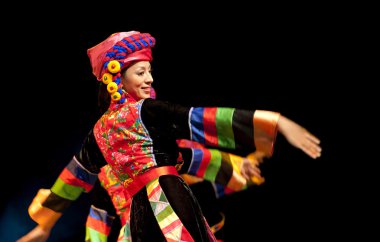 Çin qiang etnik dansçı