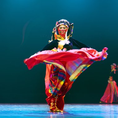 oldukça Çin Qiang Ulusal dansçılar