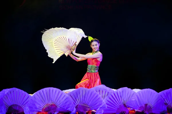 Güzel Çin Ulusal dansçılar — Stok fotoğraf