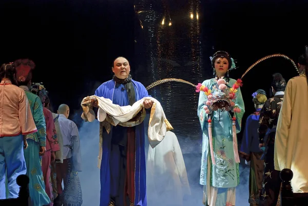 Chinese traditionele opera acteur met theatrale kostuum — Stockfoto