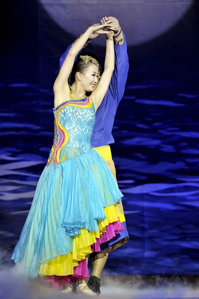 Tancerze etniczne chiński — Zdjęcie stockowe