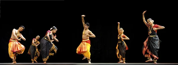 Indische Bharatanatyam Tänzerin — Stockfoto