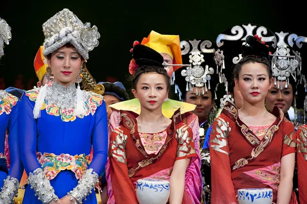 Jolies danseuses nationales chinoises — Photo