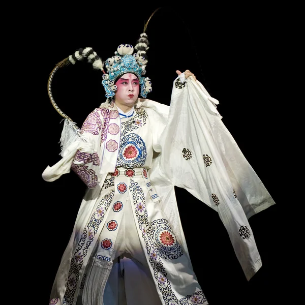 Acteur d'opéra traditionnel chinois avec costume théâtral — Photo