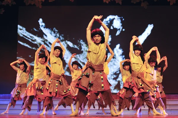 Chinese Tibetan ethnic dancers — Stock Photo, Image