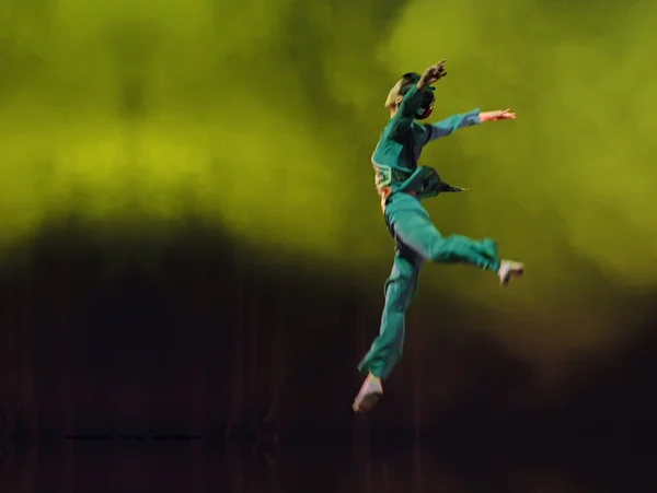 Jumping dancing girl — Stock Photo, Image