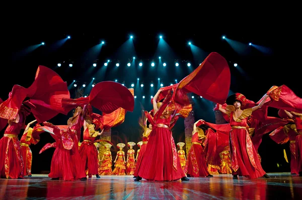 Dança étnica chinesa de nacionalidade Yi — Fotografia de Stock